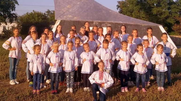 Вихованці Осипенківського Будинку культури привітали всіх із Днем вишиванки 