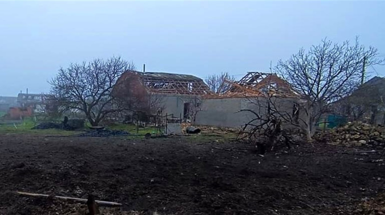Ворожі обстріли на Херсонщині: пошкоджено навчальний заклад, музей, елеватор та житлові будинки