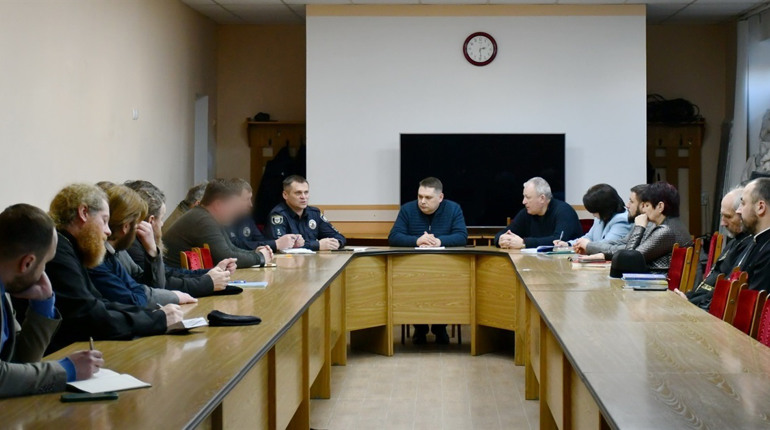Богослужіння на свята й правопорядок під час воєнного стану - обговорили в міській раді