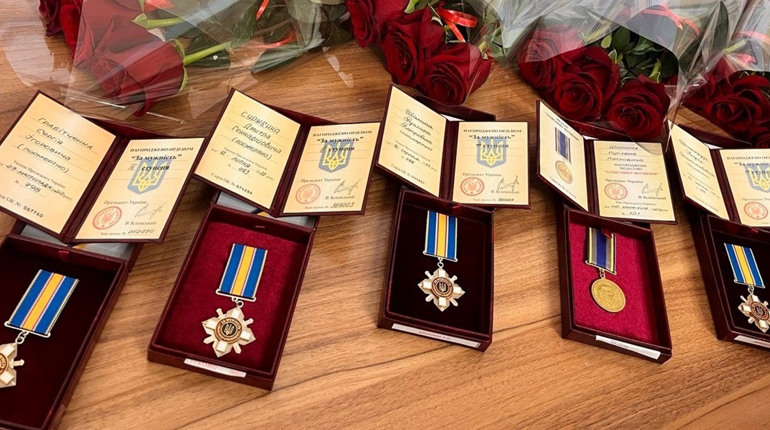Чотири родини загиблих Героїв на Красноградщині отримали посмертні нагороди від президента