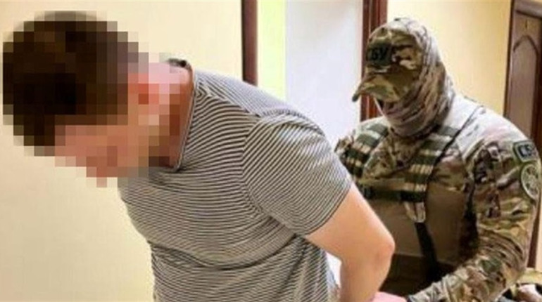 Прикидувався волонером-рятувальником, а сам корегував вогонь по Одесі. СБУ затримали агента рф