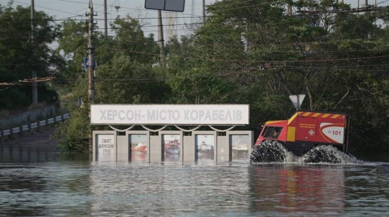 Мешканці мікрорайону Острів у Херсоні збирають підписи у лдисті Президенту: люди 2 місяці без світла