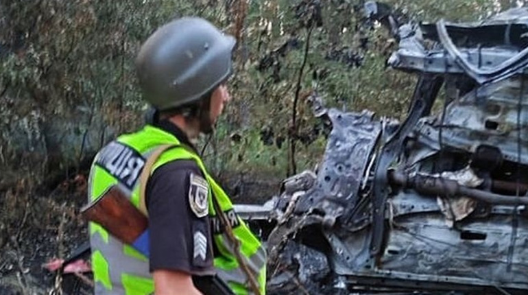 Вибух легкового автомобіля в Чернігівському районі: двоє загиблих дорослих та двоє дітей травмовані