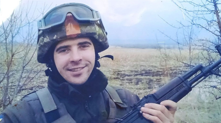 Іван Яковенко залишив батькам на згадку про себе яблуневий сад