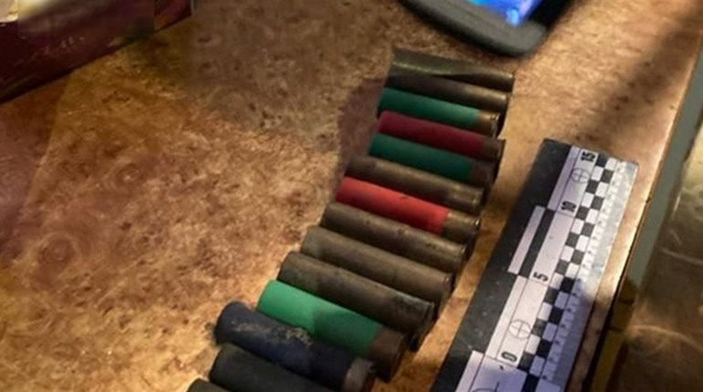 Порох і набої: звягельські поліцейські виявили незаконне зберігання боєприпасів