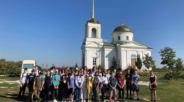 Приморські гімназисти відзначили 1 вересня екскурсією до найстарішого храму Запорізької області