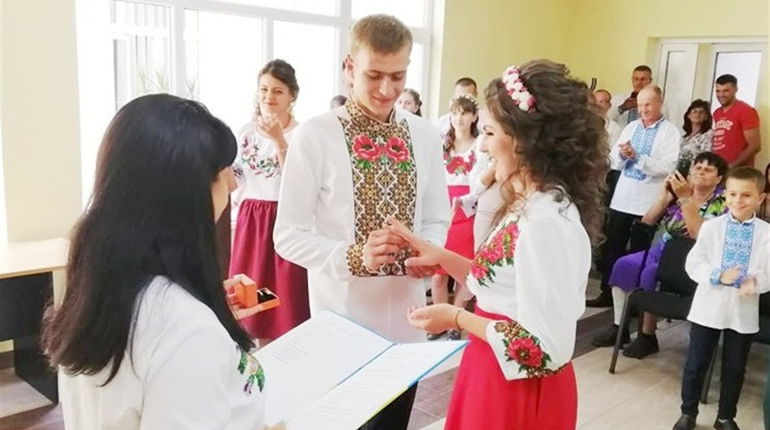Жителі Кіцманської громади можуть зареєструвати шлюб у міськраді