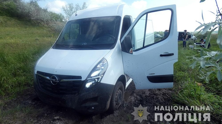 Угрожая оружием злоумышленник похитил автомобиль