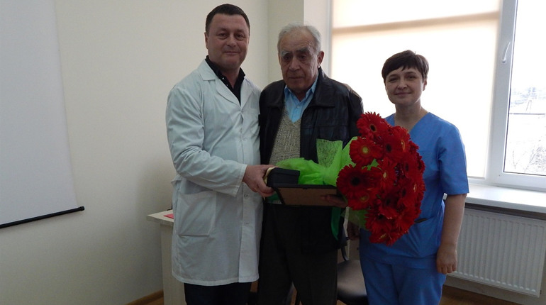 Минулого тижня провели на пенсію корифея володимирецької медицини травматолога Михайла Головенка