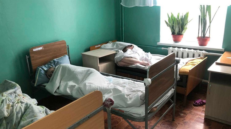 Ще 40 лежачих підопічних із розбомбленого Свеського інтернату прихистили в Глухові