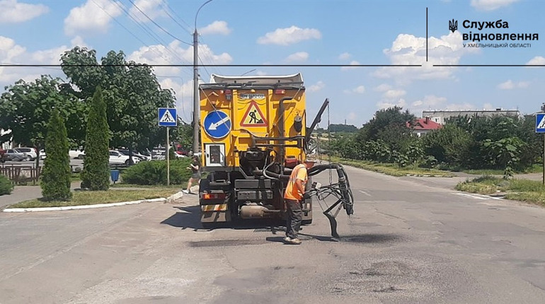 У Сатанові ремонтують дороги: що вже зробили та де ще тривають роботи