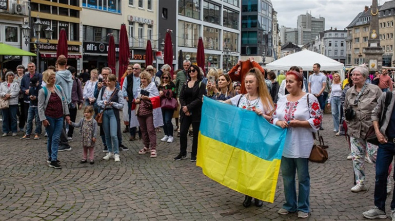 Українці за кордоном хочуть додому, але є одна умова