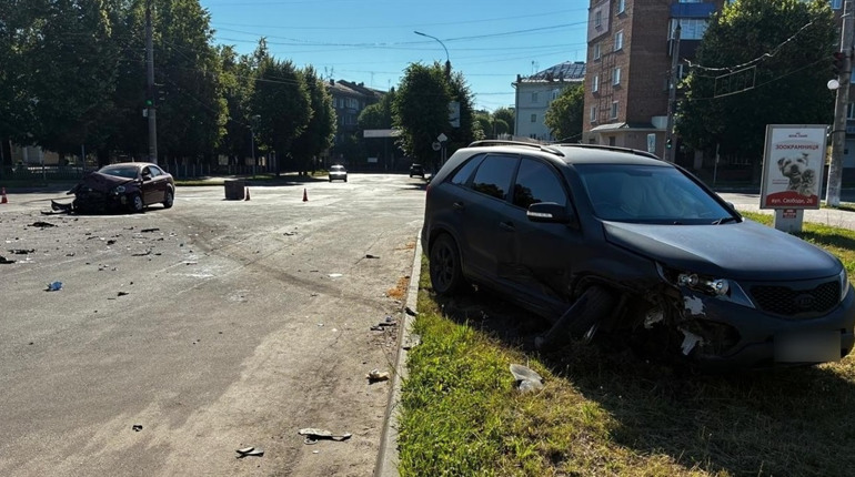 Зіткнення Chevrolet та KIA в Шостці: двоє пасажирів опинилися в лікарні