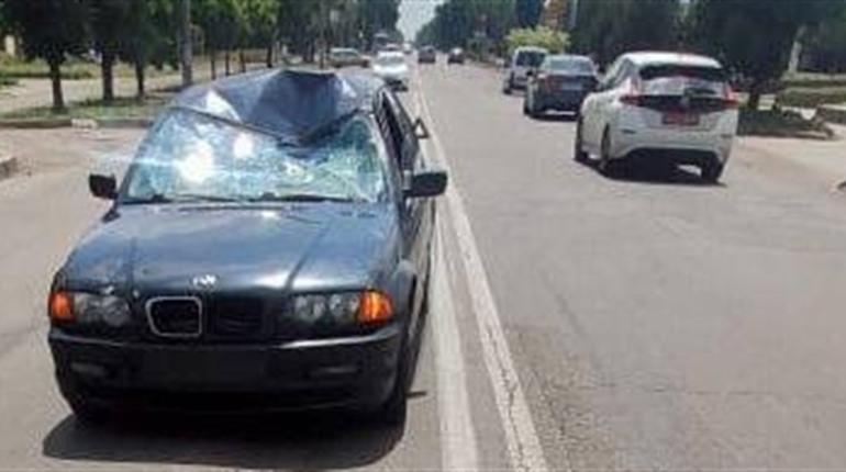 У Вознесенську автівка BMW вдарила велосипедиста: потрібні свідки