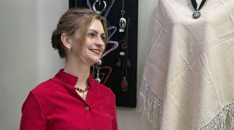 Обереги в мініатюрі: у Первомайську відкрили виставку мікровишивки Наталії Білоус