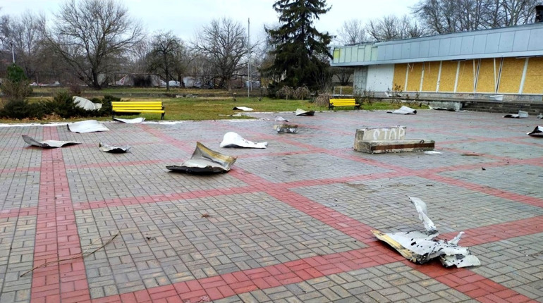 Херсонщина під масованим обстрілом: ворожі снаряди влучили у будинки, кіноконцертну залу, залізницю