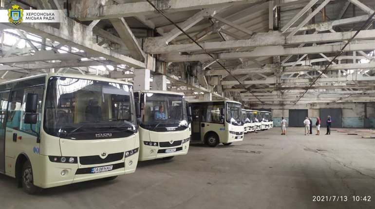 Херсон отримав іще 10 нових автобусів — розповідаємо, на яких маршрутах вони курсуватимуть