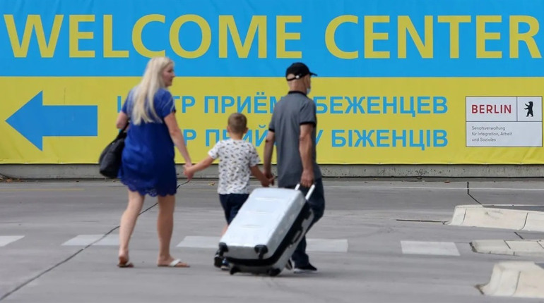 Українці продовжують виїжджати за кордон