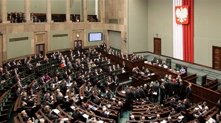 Польський депутат назвав гасло "Слава Україні!" нацистським. Посол України відповів