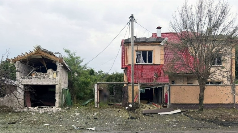 На Херсонщині армія рф атакувала житлові будинки, навчальні заклади та приватні автівки