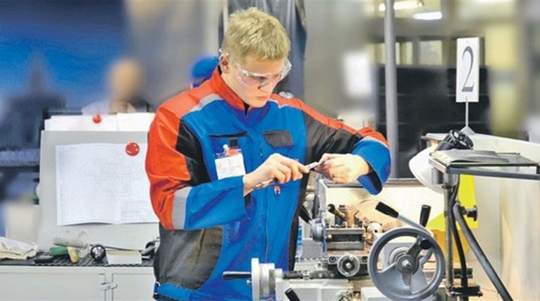 Підприємство на роботу запрошує токаря і слюсаря: зарплата від 16 000