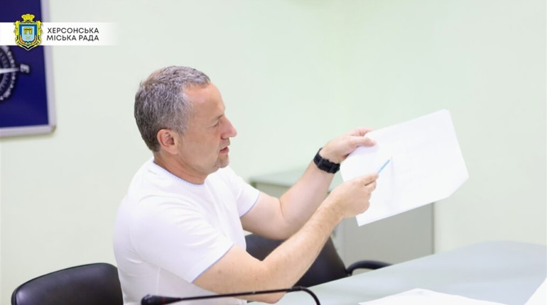 Дитячі майданчики у парках «Шуменський» і на проспекті Текстильників у Херсоні приводитимуть до ладу