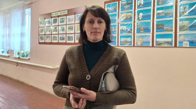 Викладач хімії та біології вчить підлітків зберігати природу
