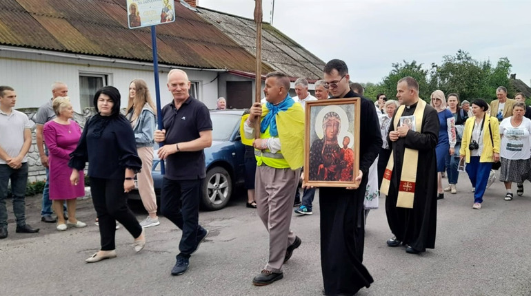 Паломники вирушили у двотижневу міжнародну прощу з Белза до польського міста Ченстохова