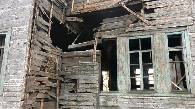 На Сумщині через ворожі обстріли пошкоджено архітектурну пам’ятку — дерев’яну церкву Св.Варвари