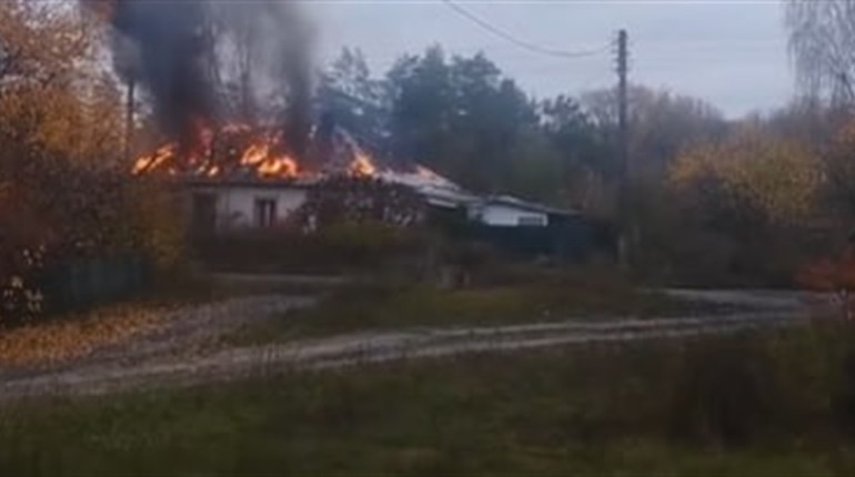 Під атакою Білокопитове й Будівельне: у селах Глухівської громади росіяни знищують будинки