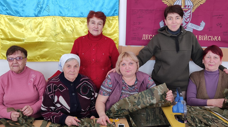 «Синюхинобрідські павучки» потребують сіток та тканини: підтримаймо волонтерок