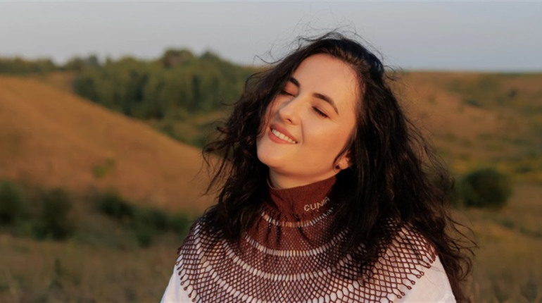 Анжела Петровна повертається додому. Історія блогерки, яка обрала Звягель серцем