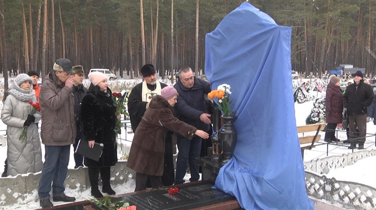 Шосткинці вшанували пам'ять Євгена Чернова відкриттям пам'ятника