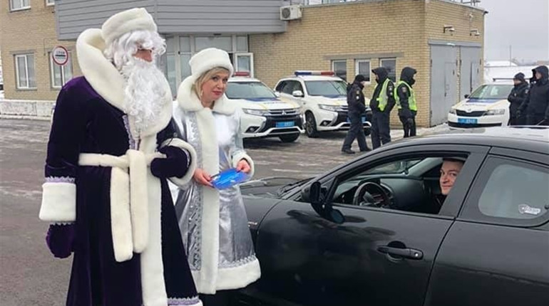 Святкуй відповідально: уманські праовохоронці вітають з Новим роком 