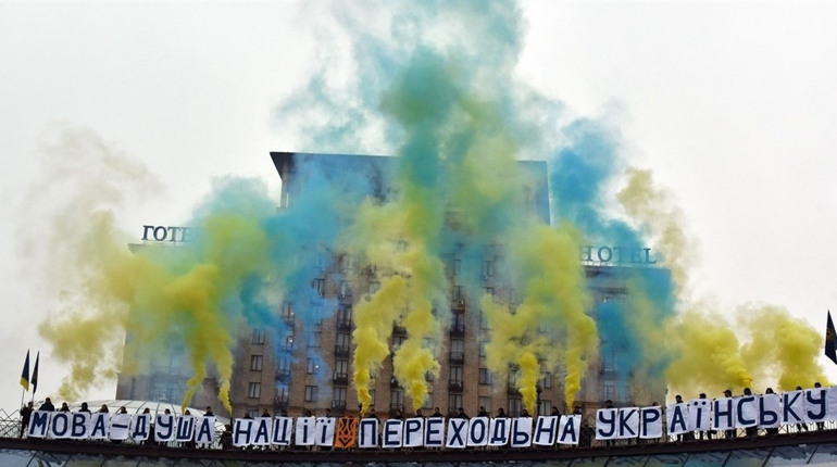"Я та російськомовна з Донбасу". Пост жінки з Луганщини про українську мову "підірвав" соцмережу