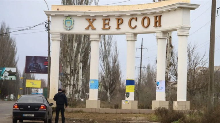 Лікарні, школи і дитсалки ідуть під землю: яка ситуація в Херсоні