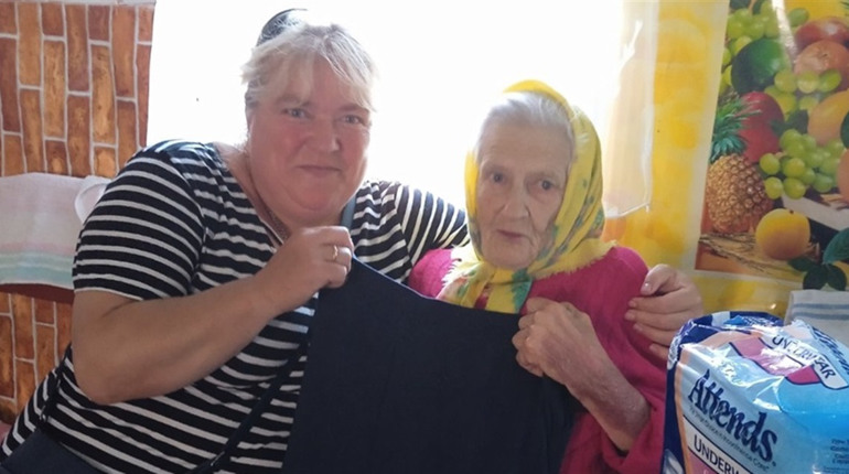 На свою помічницю Людмилу бабусі чекають завжди, незалежно від погоди чи ситуації в країні