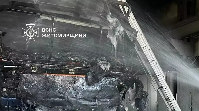 Пожежа у Звягелі: згорів вантажний автомобіль DAF