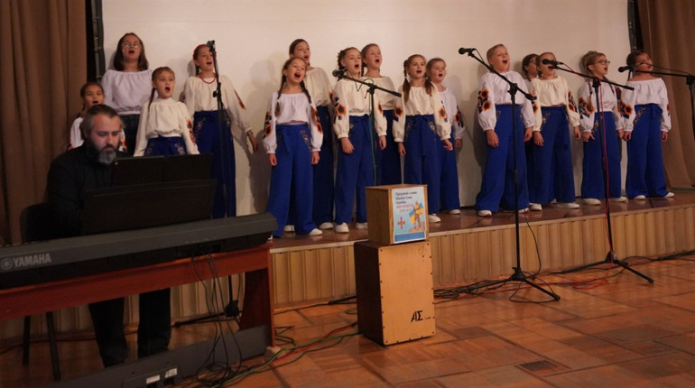 Другий цикл благодійних концертів стартував. На що збирають кошти викладачі та випускники музшколи