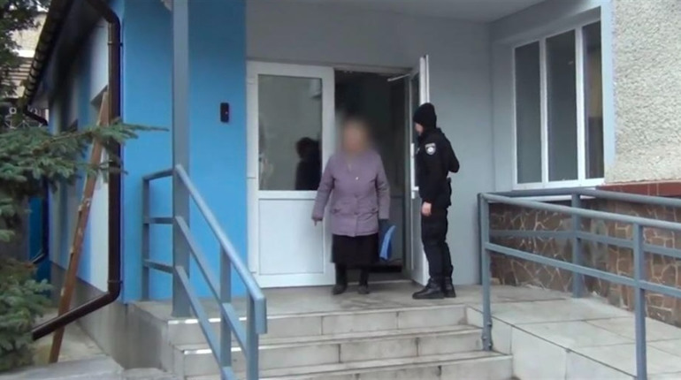Переконала, що помре дочка: шахрайка видурила у літньої фастівчанки понад 40 тисяч доларів