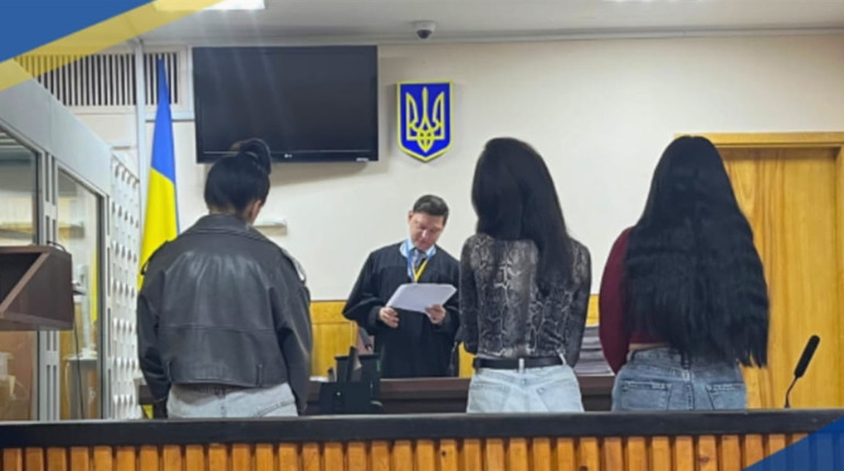 Суд виніс вирок трьом неповнолітнім дівчатам за побиття та булінг ровесниці