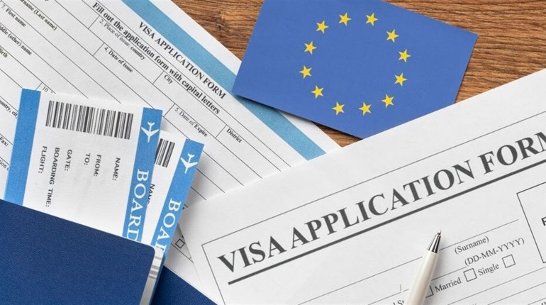 Для в'їзду до яких країн обов'язкова туристична страховка у 2026 році