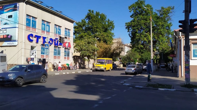 В Херсоні вже працюють світлофори та освітлення у центрі: до того кілька днів були знеструмлені