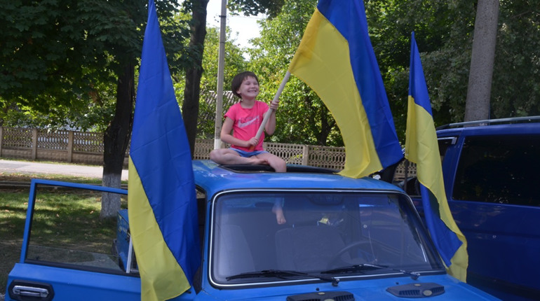 Патріотичний автопробіг 2022 до Дня Прапора у Біляївці: хто долучився, і як проходив