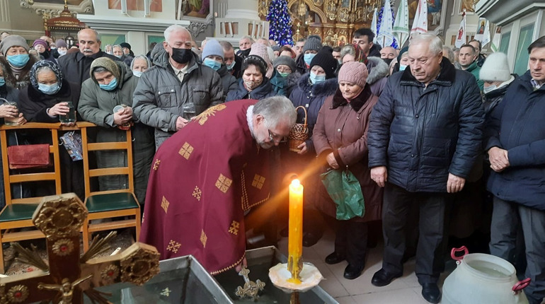 Щоб віра не перетворилася у забобони: дещо про йорданську освячену воду