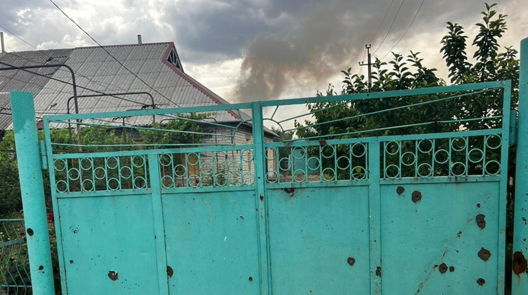 На Херсонщині через ворожі обстріли пошкоджені житлові будинки, поранені дві людини