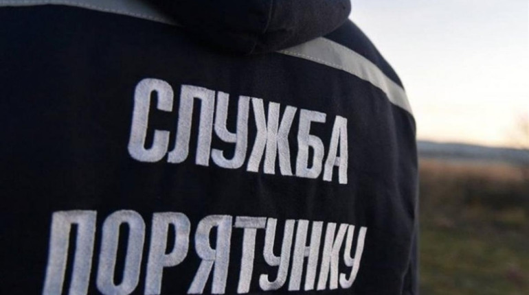 У Вараші із квартирного полону рятувальники визволяли хвору жінку
