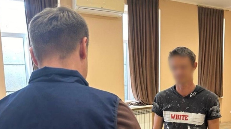 Правоохоронці викрили чоловіка, який займався розповсюдженням газет "Харьков-Z"