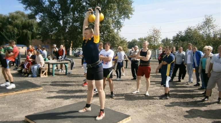 Максим Муратов зі Сватівського району виборов бронзу у онлайн-турнірі з гирьового спорту