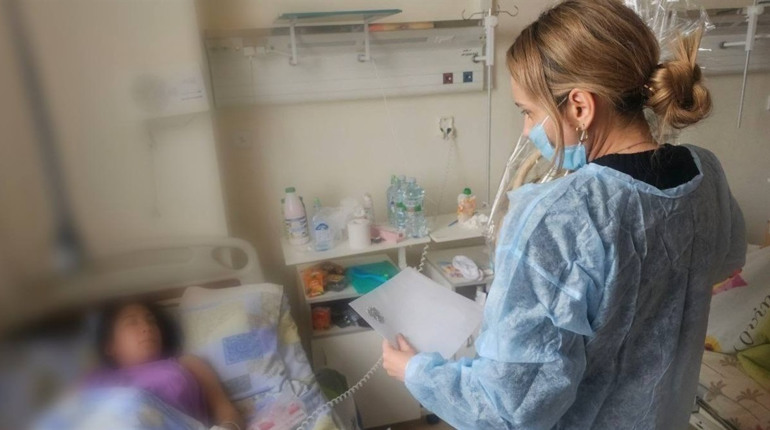 Постраждалих від удару по кафе у Хорлах відвідала в Криму головлікарка Нової Каховки